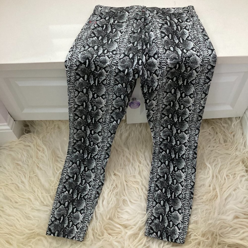 Alice and Olivia Good High Rise Skinny Jeans in Snake - Picture 10 of 13